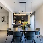 Apartment Noire