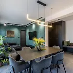 Noire Apartment *